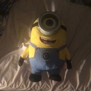 rare universal despicable me 2 stuffed animal toy that talks and lights up
